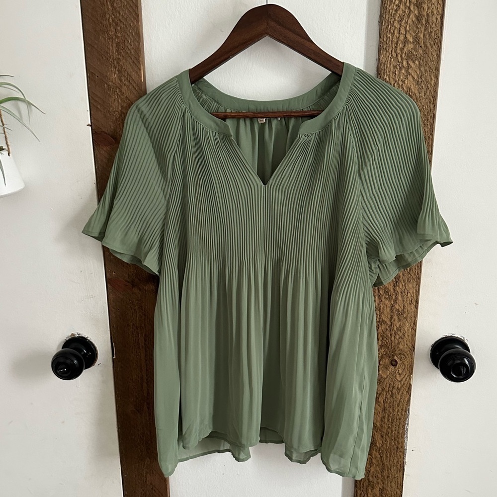 Cracker Barrel Boutique Sage Green Pleated Women's Blouse Size Small - Picture 2 of 16